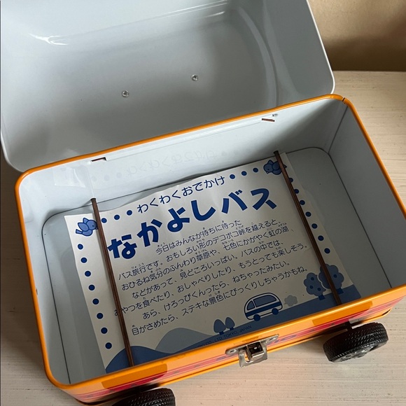 Rare 1996 Sanrio Tin Bus Purse with Handle - Picture 9 of 12